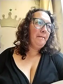  Saraqueen-- online show from July 1, 2026, 9:47 pm