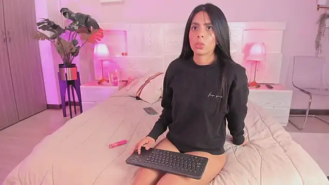 Jasmiinn  online show from August 1, 2026, 4:34 am