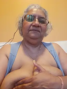 Snapshot of MistressRetribution chatting on July 3, 2026, 11:44 pm MistressRetribution online show from July 3, 2026, 11:44 pm