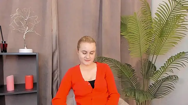 CaroleeIlle online show from June 17, 2026, 12:07 pm