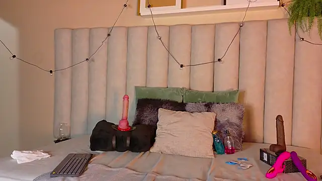 ShelyEvans   online show from July 13, 2026, 1:19 am