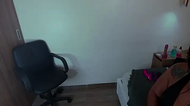 ShelyEvans   online show from July 18, 2026, 12:37 am