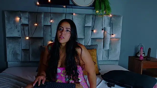 ShelyEvans   online show from July 25, 2026, 12:09 am