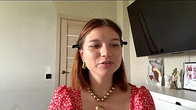 Karolinefrog online show from June 17, 2026, 12:02 am