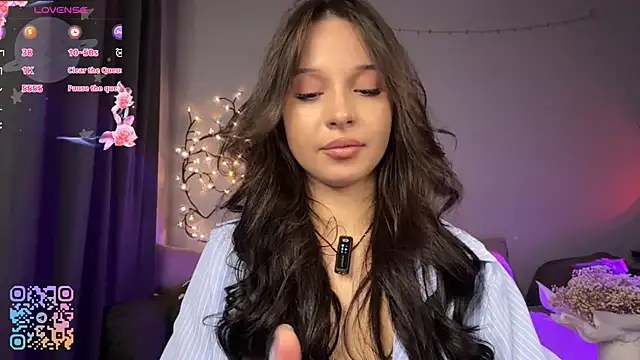 WeepyMoon online show from July 28, 2026, 8:52 pm
