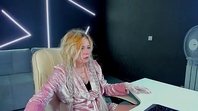 kikipeach online show from June 30, 2026, 12:17 pm
