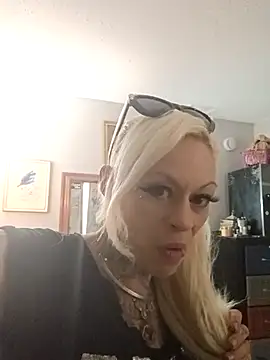 Snapshot of in_my_bunny chatting on June 23, 2026, 7:12 pm in my bunny online show from June 23, 2026, 7:12 pm