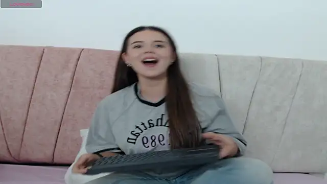 Isabellebotero online show from August 3, 2026, 7:50 pm