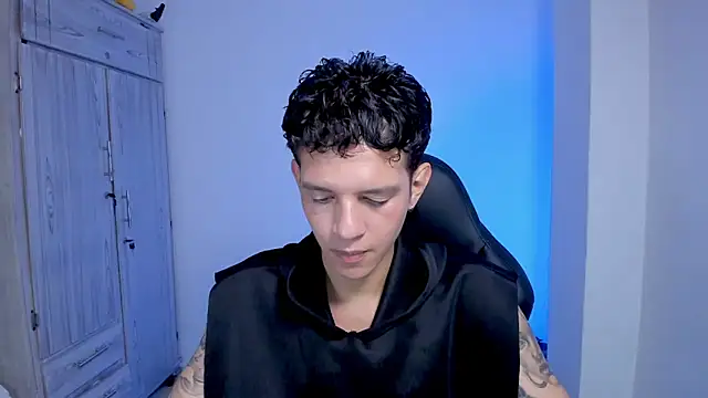 tylerrnova online show from June 20, 2026, 3:20 am