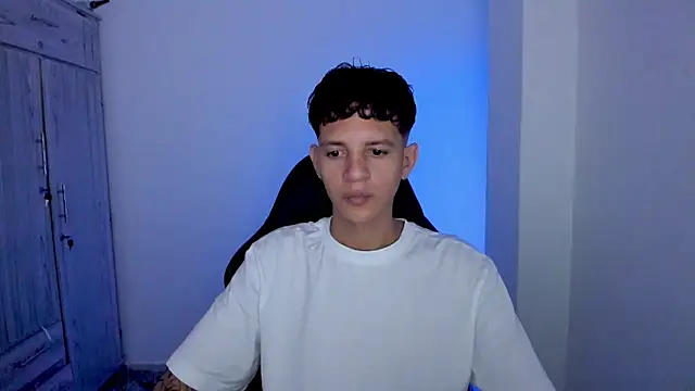 tylerrnova online show from June 27, 2026, 3:22 am