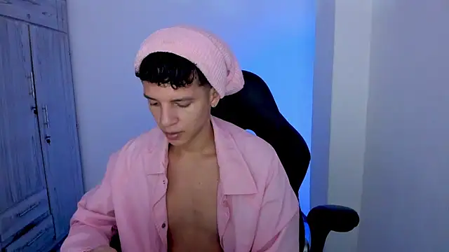tylerrnova online show from July 3, 2026, 2:40 am