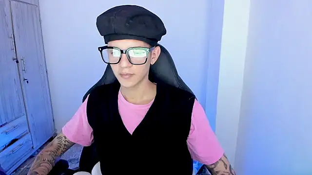 tylerrnova online show from July 5, 2026, 2:29 am