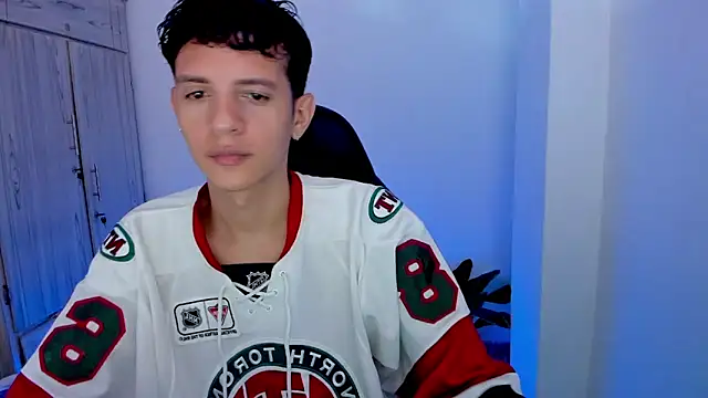 tylerrnova online show from July 18, 2026, 3:22 am