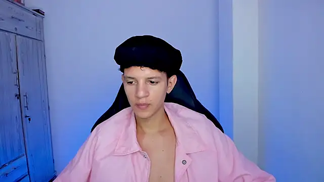 tylerrnova online show from July 19, 2026, 3:21 am