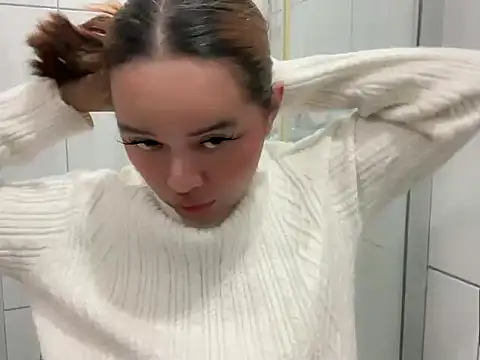 urhottestgurl online show from June 17, 2026, 6:49 am