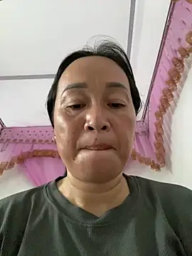 Loly hana online show from July 27, 2026, 1:12 am