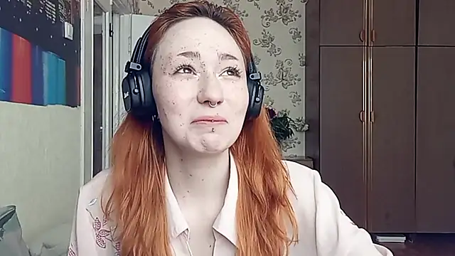 YaniraHeneisen online show from June 17, 2026, 1:01 pm