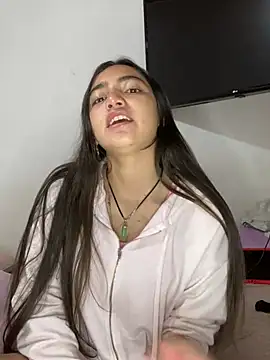 Julia valentina online show from July 17, 2026, 4:52 am