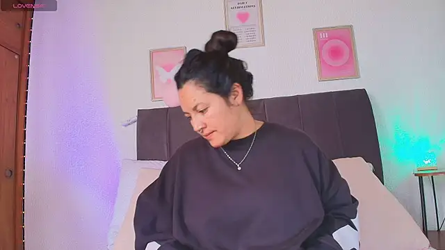 samm curvy online show from July 15, 2026, 7:41 pm