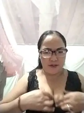 Snapshot of Naaya8109 chatting on July 24, 2026, 12:30 am Naaya8109 online show from July 24, 2026, 12:30 am