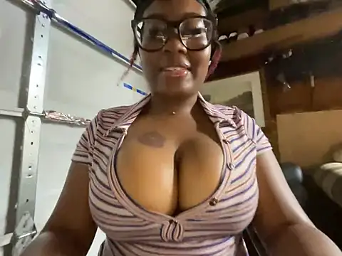 bighettobooty online show from July 23, 2026, 6:22 am