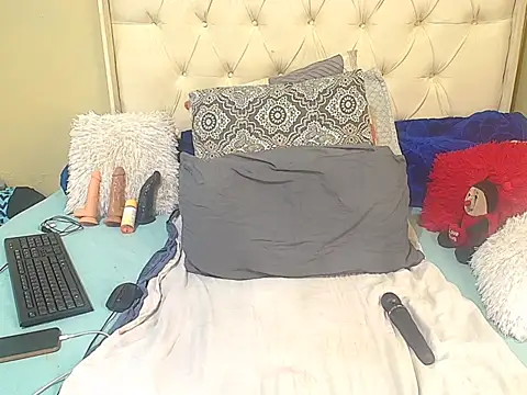 NoviaveeXXX online show from June 30, 2026, 8:21 pm