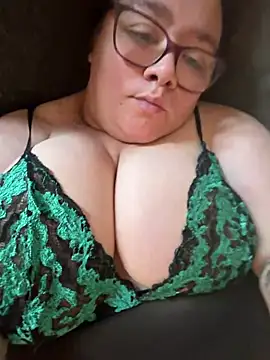 Snapshot of Honey_HazelX chatting on July 12, 2026, 2:19 pm Honey HazelX online show from July 12, 2026, 2:19 pm