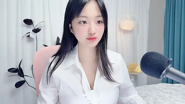 Winnie666999 online show from July 25, 2026, 3:04 am