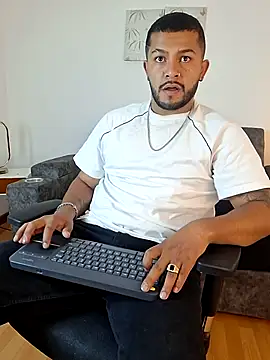 Snapshot of BrunoSilva_ chatting on August 3, 2026, 11:26 am BrunoSilva online show from August 3, 2026, 11:26 am