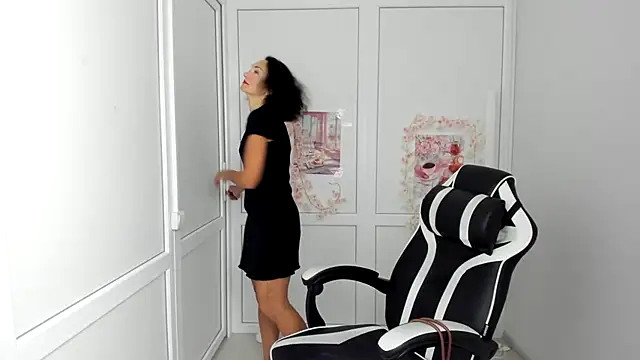 OliviaKateee online show from July 3, 2026, 6:09 am