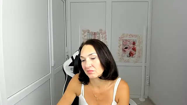 OliviaKateee online show from July 18, 2026, 12:20 pm