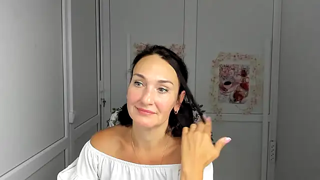 OliviaKateee online show from August 6, 2026, 12:18 pm