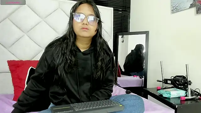 azul moonn online show from August 5, 2026, 4:26 am