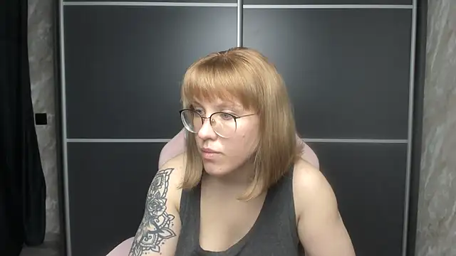 Snapshot of Reginasmilee chatting on January 30, 2025, 7:29 am Reginasmilee online show from January 30, 2025, 7:29 am