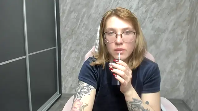 Snapshot of Reginasmilee chatting on February 21, 2025, 6:26 pm Reginasmilee online show from February 21, 2025, 6:26 pm
