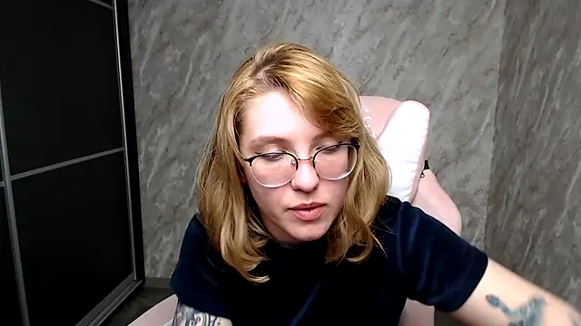 Snapshot of Reginasmilee chatting on March 6, 2025, 11:47 am Reginasmilee online show from March 6, 2025, 11:47 am