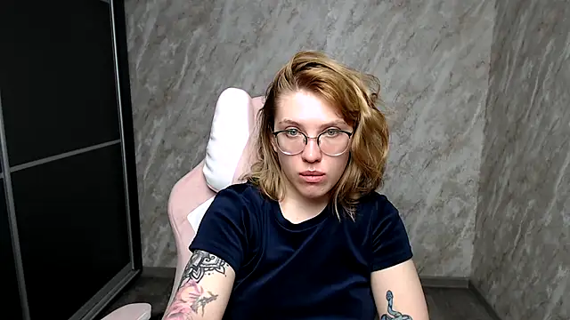 Snapshot of Reginasmilee chatting on March 7, 2025, 2:46 am Reginasmilee online show from March 7, 2025, 2:46 am