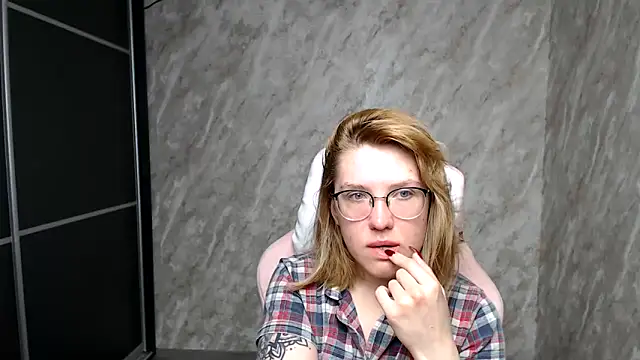 Snapshot of Reginasmilee chatting on March 9, 2025, 2:39 am Reginasmilee online show from March 9, 2025, 2:39 am