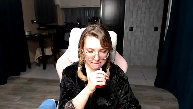 Snapshot of Reginasmilee chatting on September 21, 2025, 2:02 am Reginasmilee online show from September 21, 2025, 2:02 am