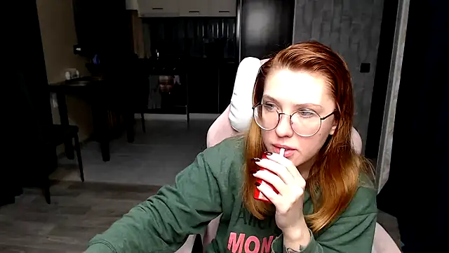 Reginasmilee online show from November 1, 2025, 12:56 am