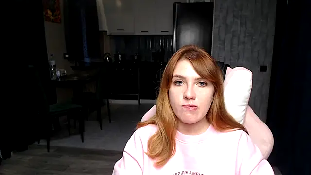 Reginasmilee online show from November 6, 2025, 1:34 pm