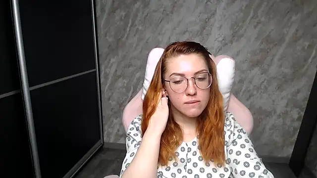 Reginasmilee online show from February 15, 2026, 4:42 am