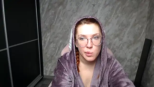 Reginasmilee online show from February 16, 2026, 1:35 am