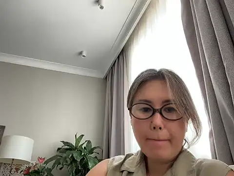 Snapshot of Nivoraja chatting on July 5, 2026, 8:43 am Nivoraja online show from July 5, 2026, 8:43 am