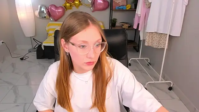 Snapshot of Elizabeth_Hunt chatting on June 30, 2026, 8:48 am Elizabeth Hunt online show from June 30, 2026, 8:48 am