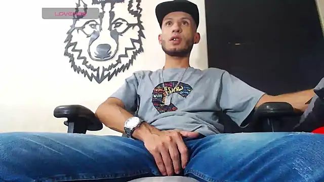 Snapshot of WOLFMONSTERDICK chatting on March 20, 2025, 1:35 am WOLFMONSTERDICK online show from March 20, 2025, 1:35 am