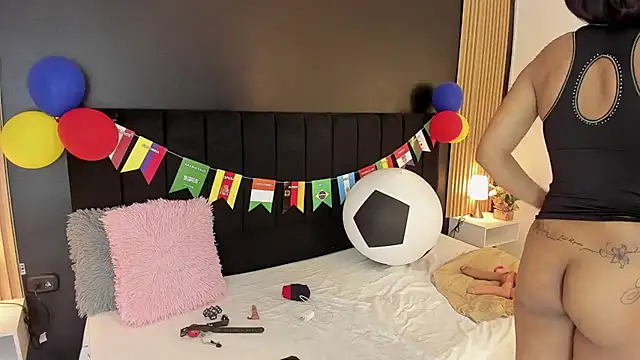 wandadoll18 online show from June 27, 2026, 4:06 am