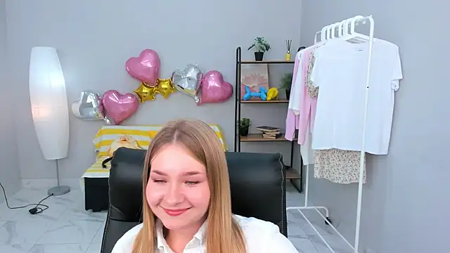 RebeccaPhillips online show from June 28, 2026, 2:01 pm