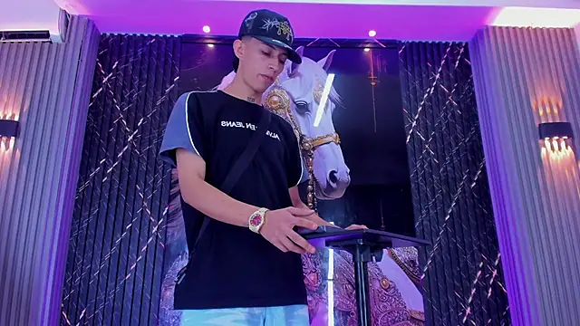 DanteBrown555 online show from June 29, 2026, 2:06 pm