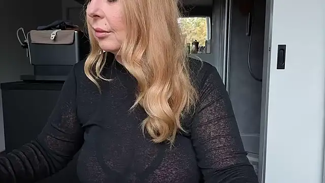 Snapshot of TammyJeann chatting on October 6, 2025, 7:50 am TammyJeann online show from October 6, 2025, 7:50 am